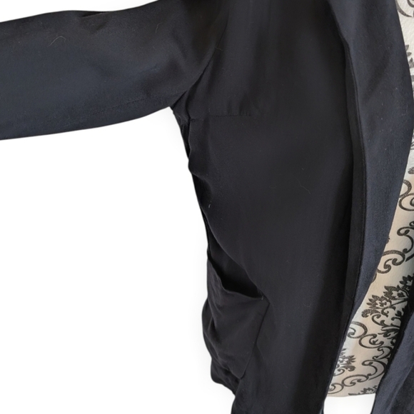 Aritzia Talula Kent Blazer Open Front Rayon Black Lined Pockets Women's size 6 - Picture 3 of 12